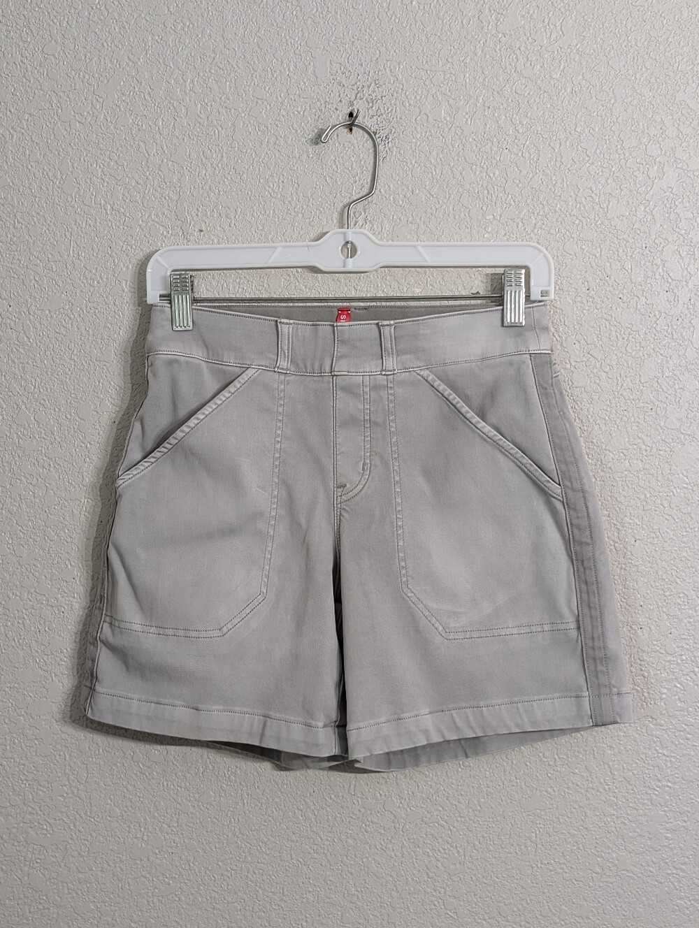 Spanx 6 Inch Stretch Twill Shorts Size XS Washed Gray Pull-On Casual Comfy Basic